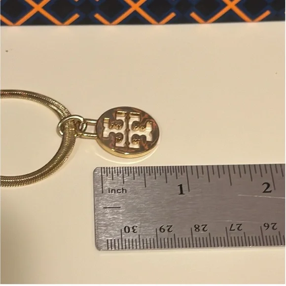 NEW💞Pendant with large Tory Burch charm/medallion. - Picture 10 of 10